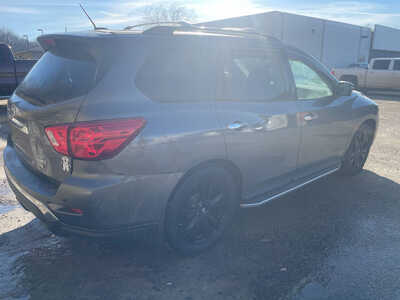 2018 Nissan Pathfinder, $2999. Photo 5