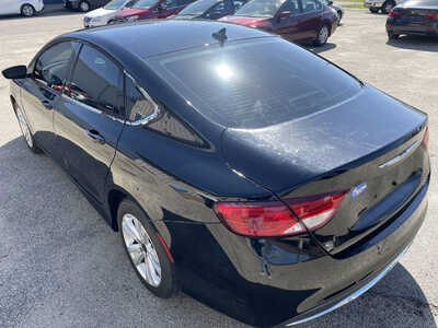 2016 Chrysler 200, $3999. Photo 10