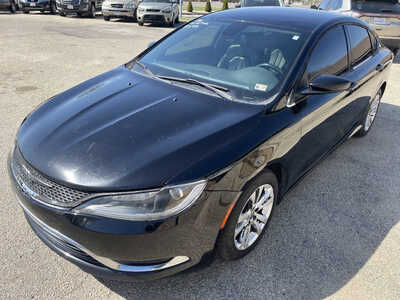 2016 Chrysler 200, $3999. Photo 11