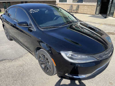 2016 Chrysler 200, $3999. Photo 12