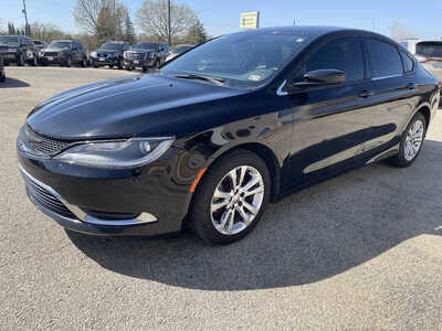 2016 Chrysler 200, $3999. Photo 4