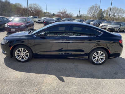 2016 Chrysler 200, $3999. Photo 5