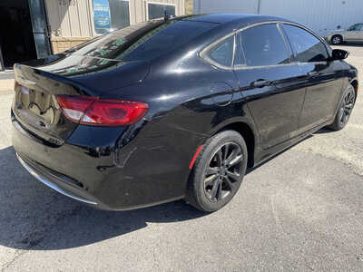 2016 Chrysler 200, $3999. Photo 8