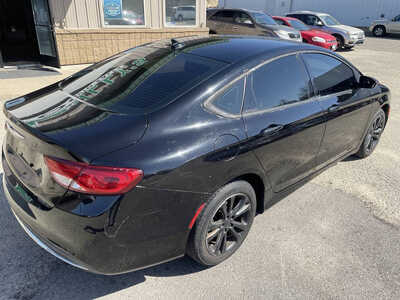 2016 Chrysler 200, $3999. Photo 9
