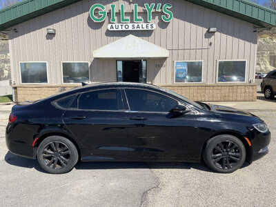 2016 Chrysler 200, $3999. Photo 1