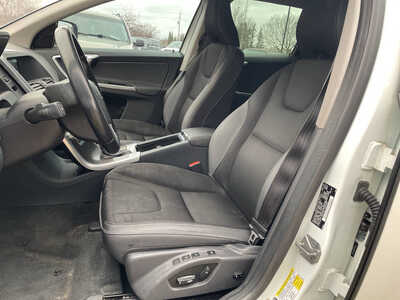 2015 Volvo XC60, $5999. Photo 11