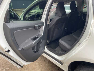 2015 Volvo XC60, $5999. Photo 12