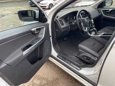 2015 Volvo XC60, $5999. Photo 9