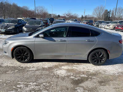 2015 Chrysler 200, $2999. Photo 8
