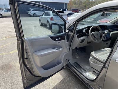 2012 Nissan Quest, $5999. Photo 9