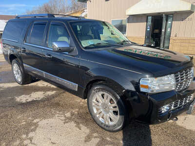 2013 Lincoln Navigator L, $5999. Photo 2