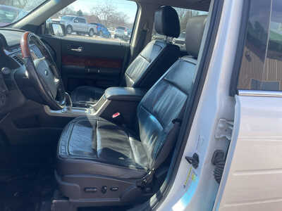 2009 Ford Flex, $3499. Photo 11