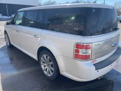 2009 Ford Flex, $3499. Photo 5