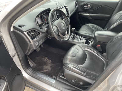 2019 Jeep Cherokee, $6999. Photo 11