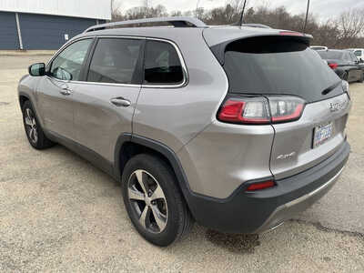 2019 Jeep Cherokee, $6999. Photo 6