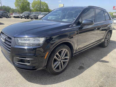 2017 Audi Q7, $9999. Photo 4