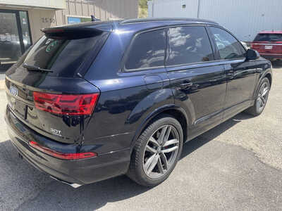 2017 Audi Q7, $9999. Photo 8