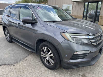 2016 Honda Pilot, $13999. Photo 2
