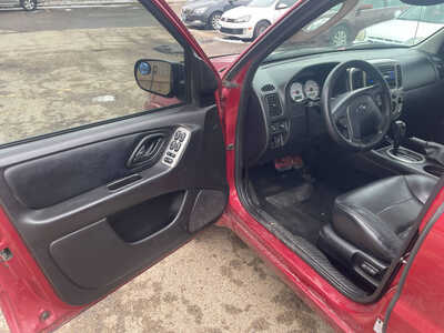 2005 Ford Escape, $1999. Photo 8
