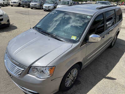 2014 Chrysler Town & Country, $5999. Photo 11