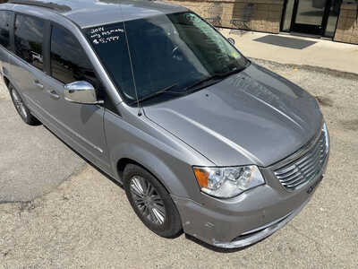 2014 Chrysler Town & Country, $5999. Photo 12