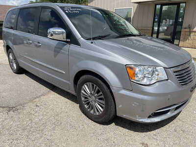 2014 Chrysler Town & Country, $5999. Photo 2