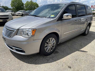 2014 Chrysler Town & Country, $5999. Photo 4