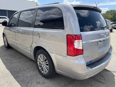 2014 Chrysler Town & Country, $5999. Photo 6