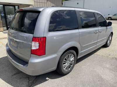 2014 Chrysler Town & Country, $5999. Photo 8