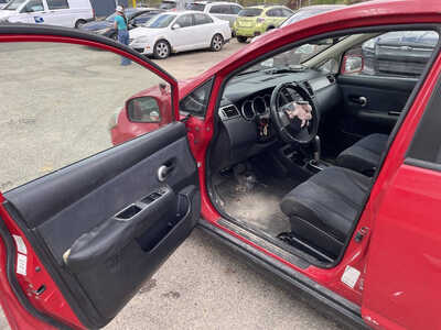 2009 Nissan Versa, $899. Photo 11