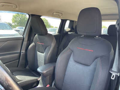 2016 Jeep Renegade, $5999. Photo 12