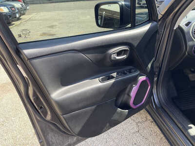 2016 Jeep Renegade, $5999. Photo 9