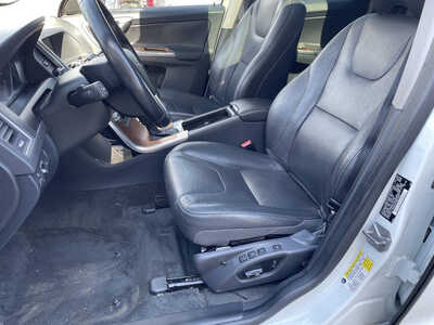 2017 Volvo XC60, $6999. Photo 12
