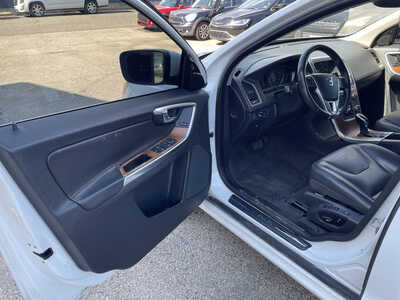 2017 Volvo XC60, $6999. Photo 9