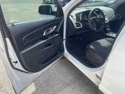 2017 GMC Terrain, $4999. Photo 10