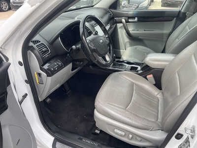 2015 Kia Sorento, $5999. Photo 10