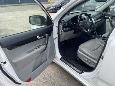 2015 Kia Sorento, $5999. Photo 9
