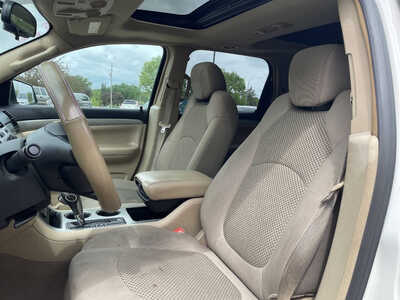 2008 Saturn Outlook, $2999. Photo 12
