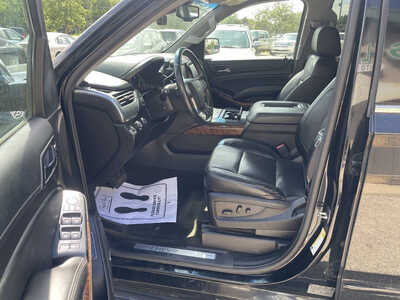 2016 Chevrolet Suburban, $10999. Photo 12