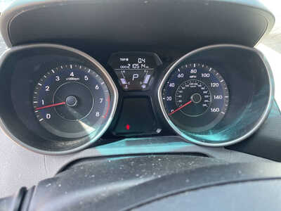 2013 Hyundai Elantra, $899. Photo 6