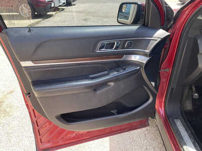 2016 Ford Explorer, $4999. Photo 11
