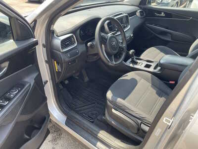2016 Kia Sorento, $4999. Photo 11