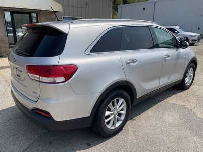 2016 Kia Sorento, $4999. Photo 8