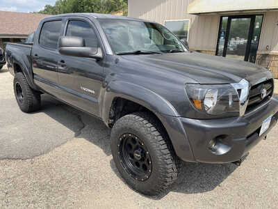 2010 Toyota Tacoma, $9999. Photo 3
