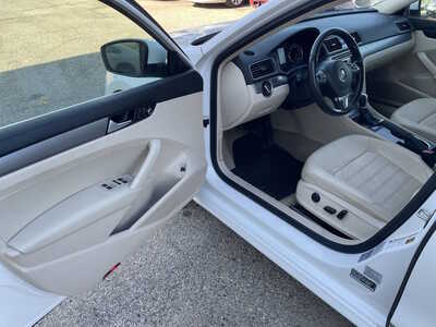 2015 Volkswagen Passat, $4999. Photo 11