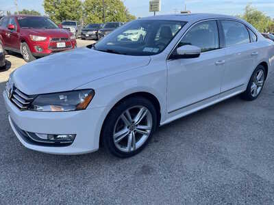 2015 Volkswagen Passat, $4999. Photo 4