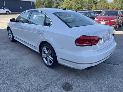 2015 Volkswagen Passat, $4999. Photo 6