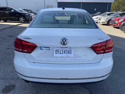 2015 Volkswagen Passat, $4999. Photo 7