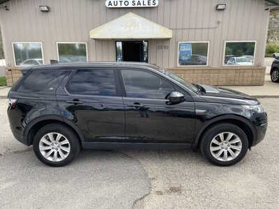 2017 Land Rover Discovery, $7999. Photo 2