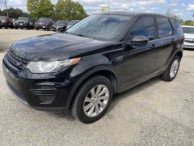 2017 Land Rover Discovery, $7999. Photo 5
